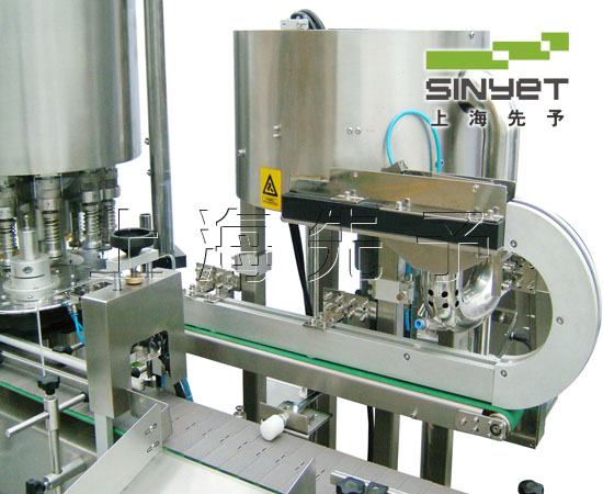 全自動回旋式灌裝旋蓋機100-6.jpg